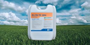 Bidón de Blonos 20 litros sobre campo